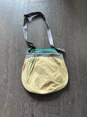 Merrell Crossbody Bag Magentic Closure 3 External Pockets Athletic Outdoor